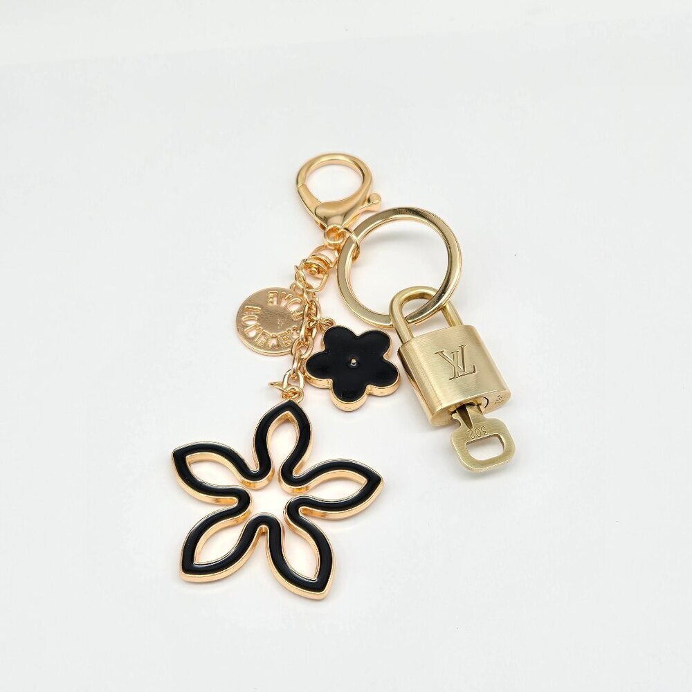 Louis Vuitton Gold Lock 🔒 Authentic LV Key + Unbranded Bag Charm - Picture 10 of 11